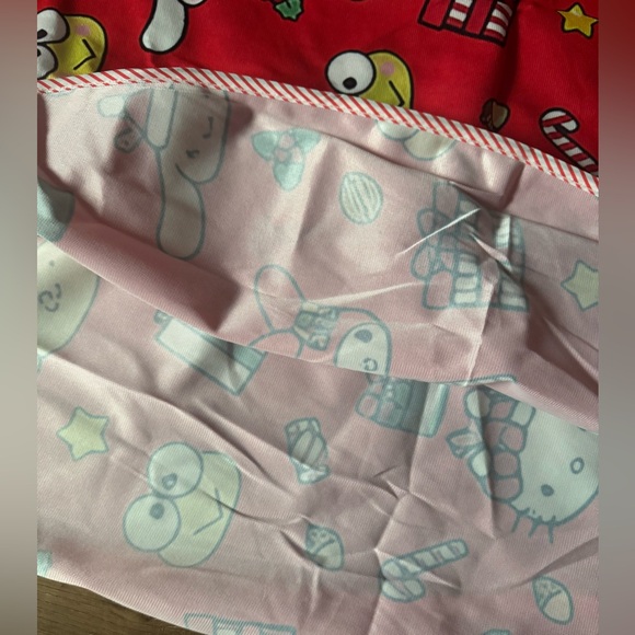 SANRIO-NWT Extra Large Red Character Christmas Tree Skirt - Picture 2 of 15